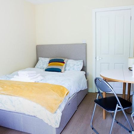 New Snug Doubleensuite In Central Forest Row Exterior photo