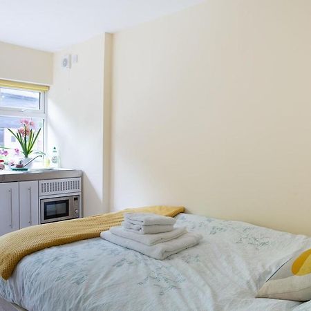 New Snug Doubleensuite In Central Forest Row Exterior photo