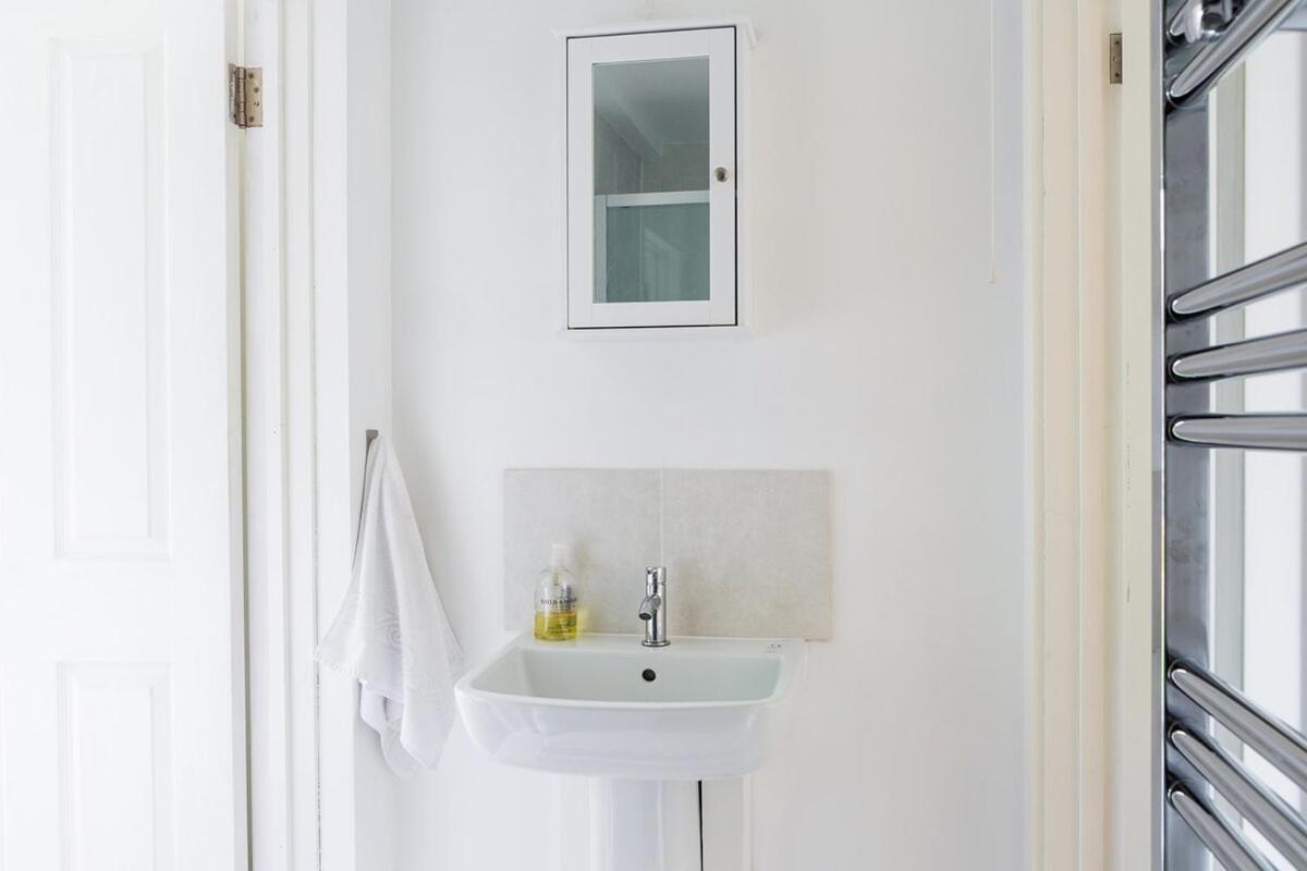New Snug Doubleensuite In Central Forest Row Exterior photo