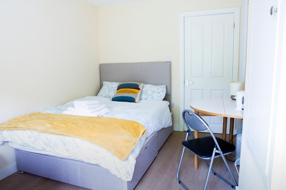 New Snug Doubleensuite In Central Forest Row Exterior photo