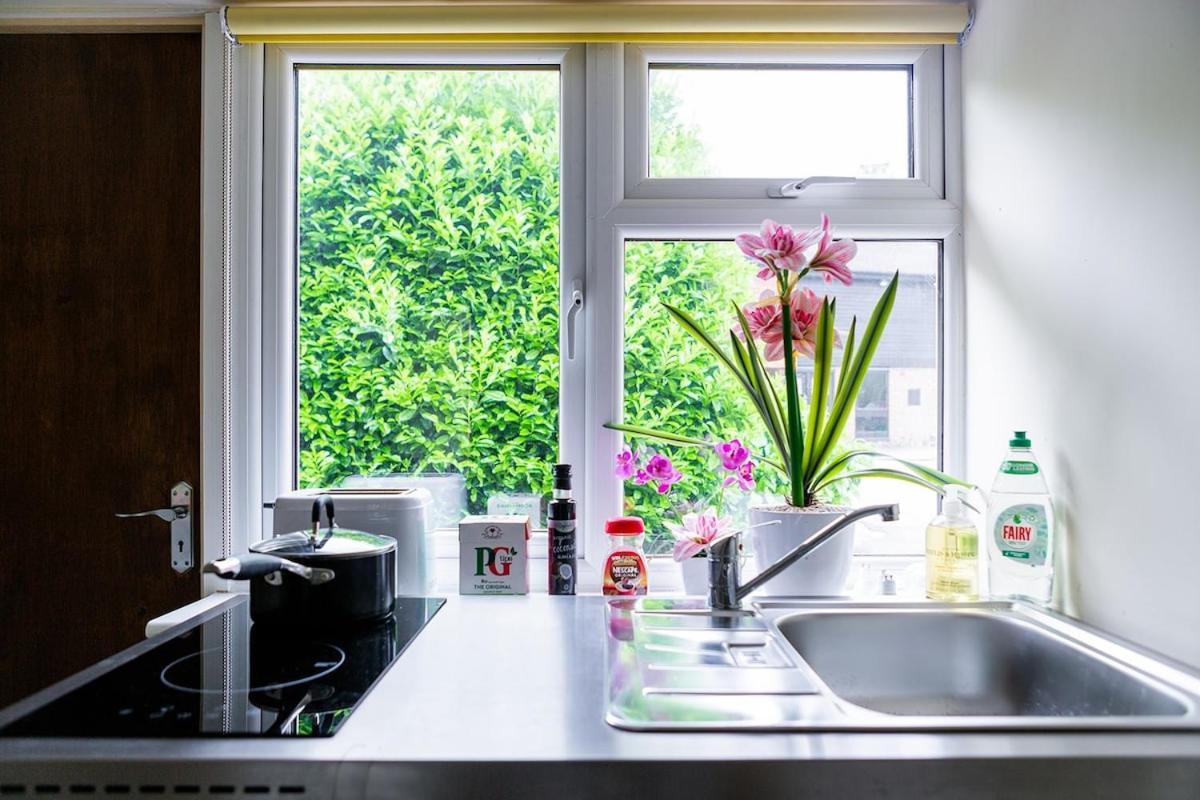 New Snug Doubleensuite In Central Forest Row Exterior photo